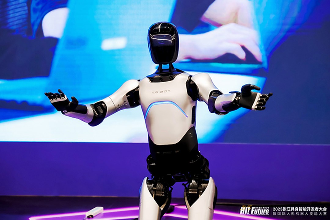 乐玩lewinn远征A2成全球首个同时拥有中美欧认证的人形机器人